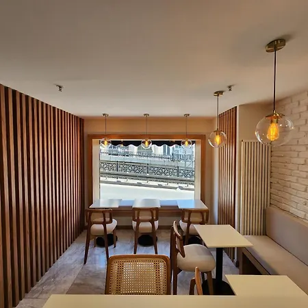 Taksim Landhouse Hotel