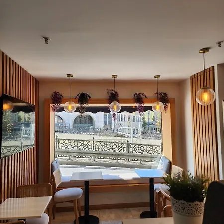 Taksim Landhouse