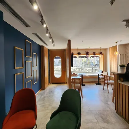 Taksim Landhouse