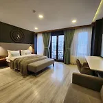 Taksim Landhouse 1 Min To Taksim Otel 4*
